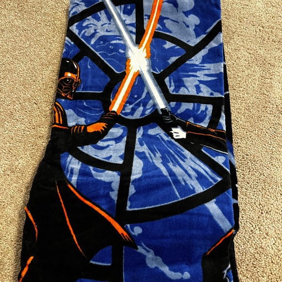 Brand new STAR WARS Disney beach towel - Picture 2 of 5